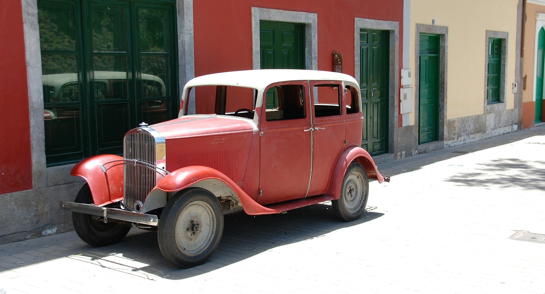 Red Oldtimer Car | Kids Car Donations