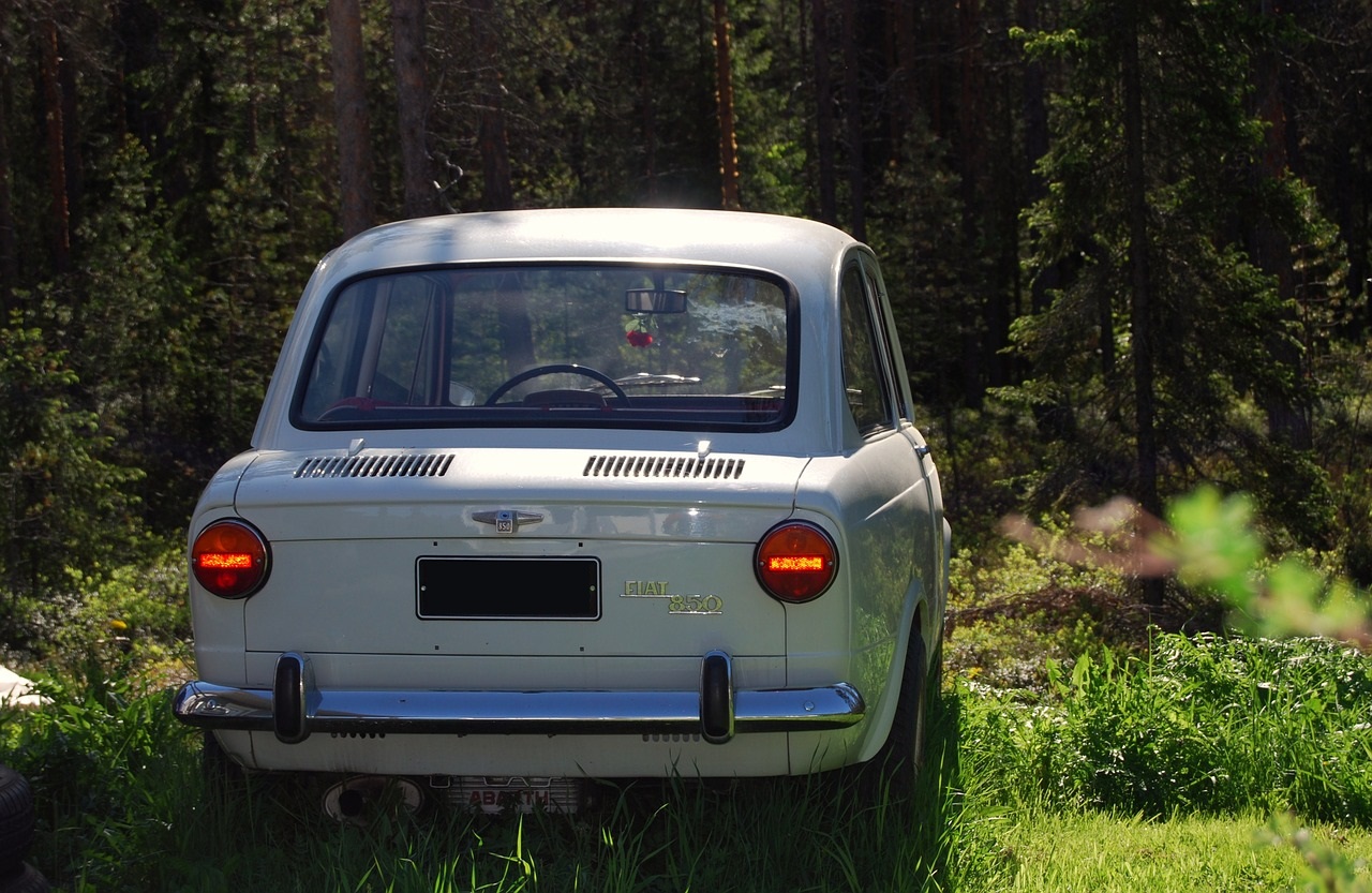 White Oldtimer Fiat | Kids Car Donations