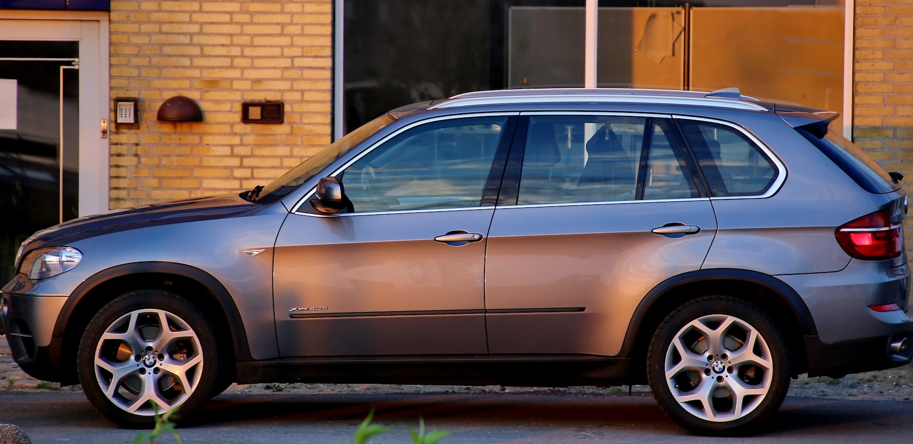 A grey BMW X5 | Kids Car Donations