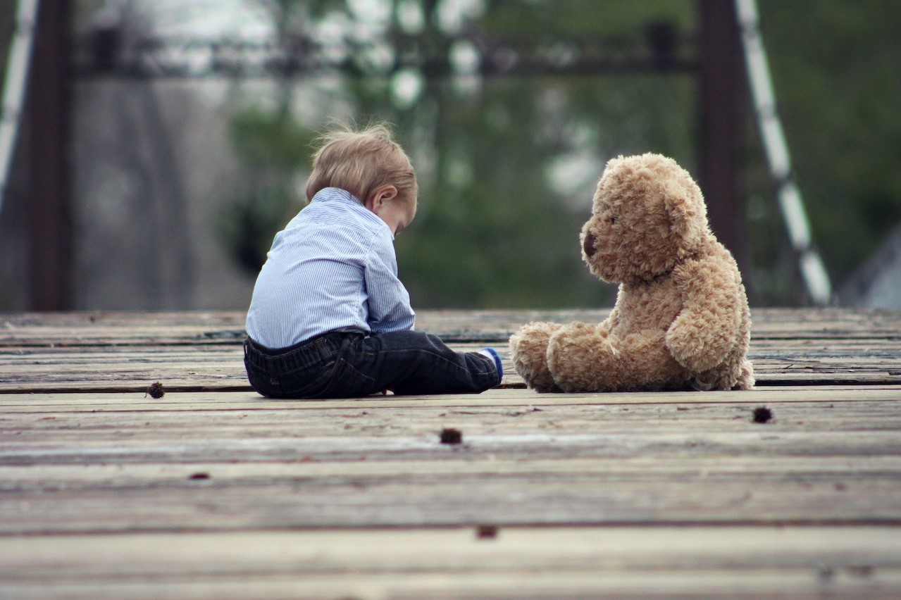 Child with teddybear | Kids Car Donations