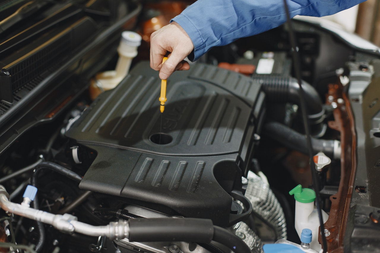 DIY Steps to Determine the Status of Your Engine Oil | Kids Car Donations