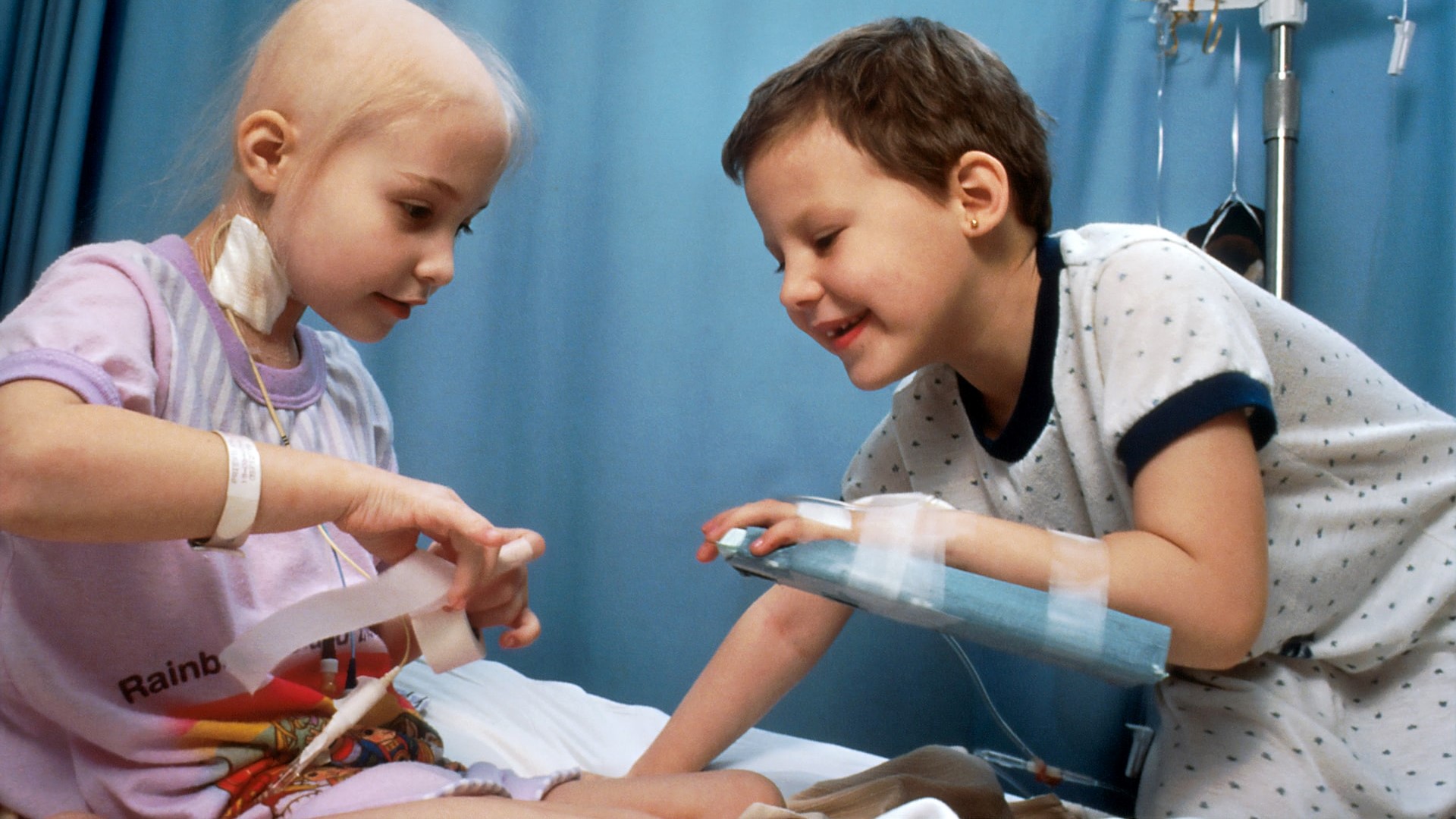 Two kids playing at the hospital | Kids Car Donations