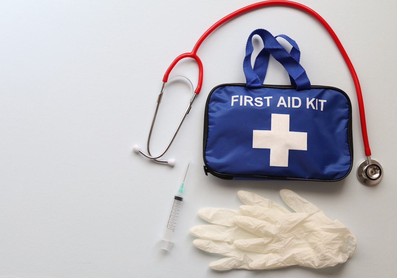 How to Build an Essential Summer First Aid Kit | Kids Car Donations
