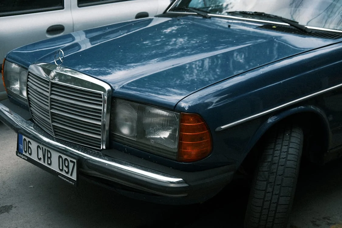 Close-up of the hood of a blue vintage Mercedes-Benz