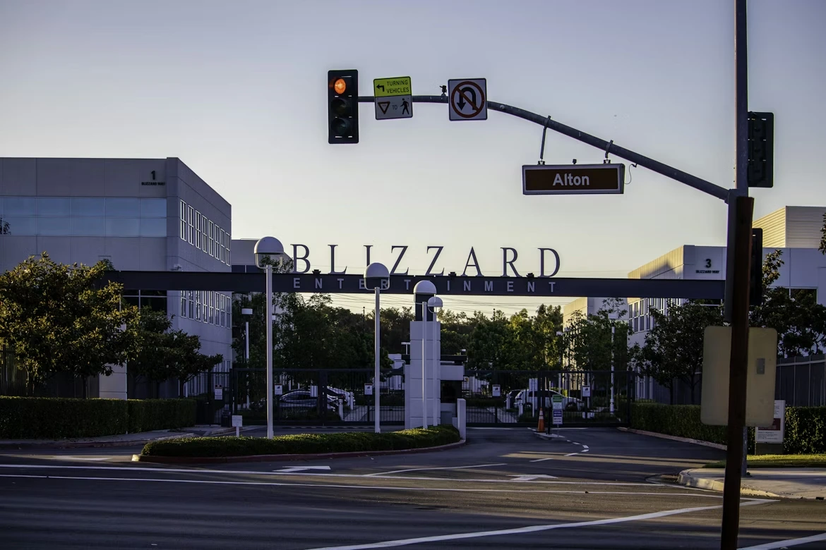 Street sign on a pole at golden hour in Irvine, California