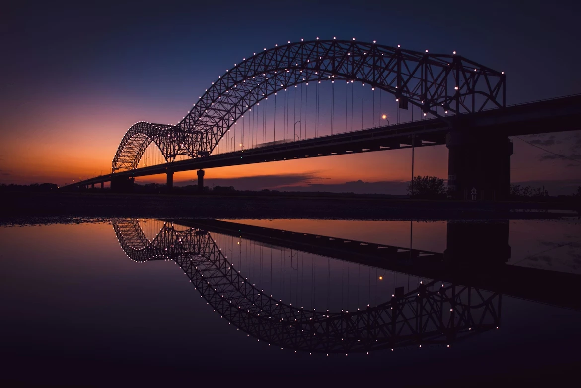 Bridge over the Mississippi River at night in Memphis, Tennessee
