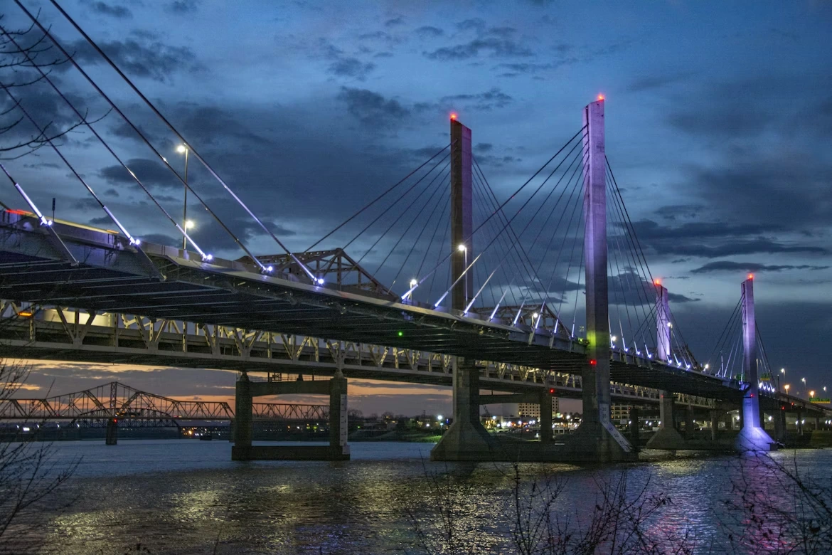 Brown bridge over the Ohio River under a blue sky in Louisville, Kentucky