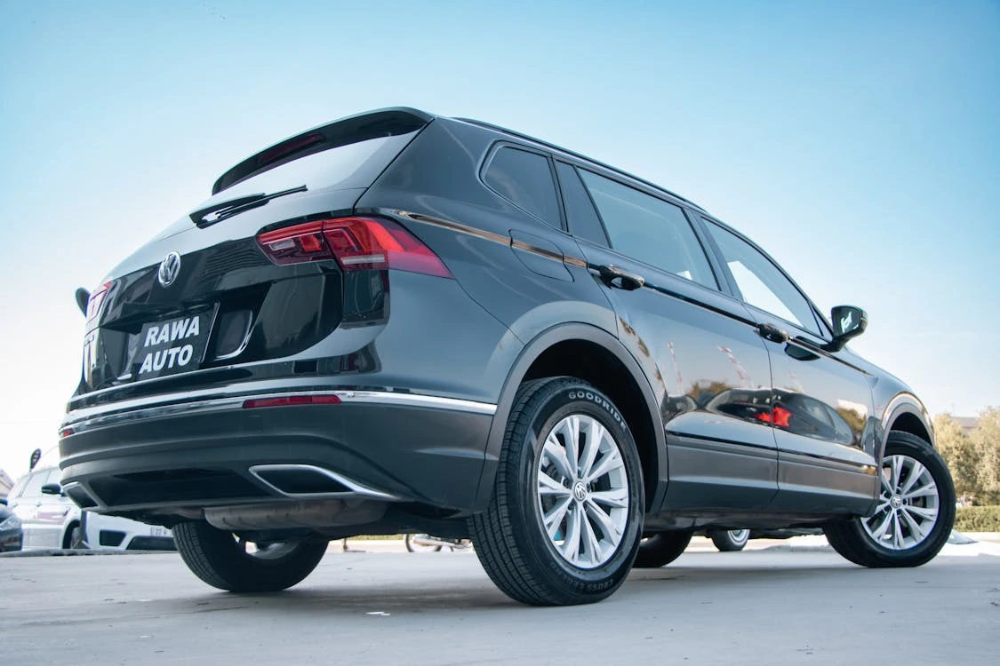 Photo of a black SUV