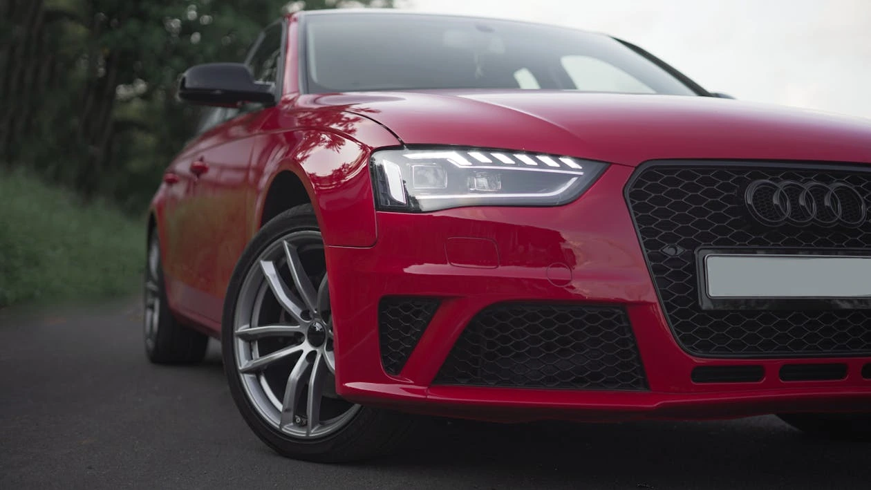 Red Audi RS4