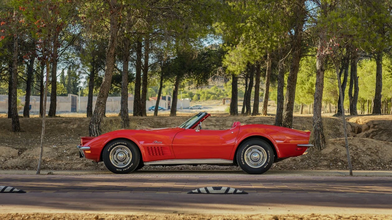Red Chevrolet Corvette Cabriolet